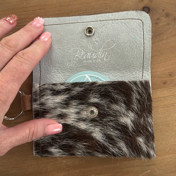 BEAUDIN Keychain Wallet | Cowhide & Leather Card Holder-long hair - Picture 2 of 5